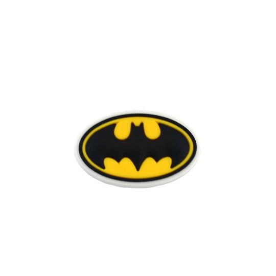 Pin-Crocs-Batman-Shiled-Amarillo-Detalle